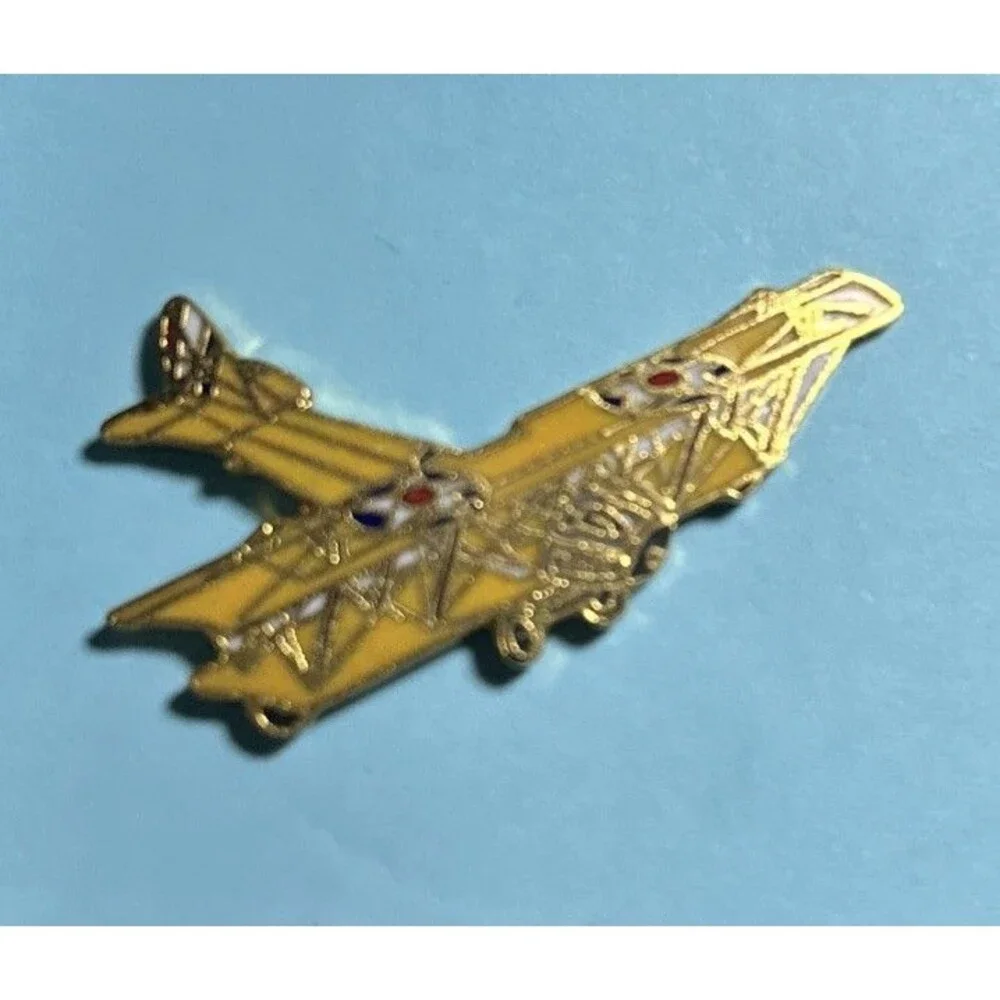 JENNY J4-ND WW 1 1918   US ARMY AIR CORPS  Enameled Collector's Pin EUC